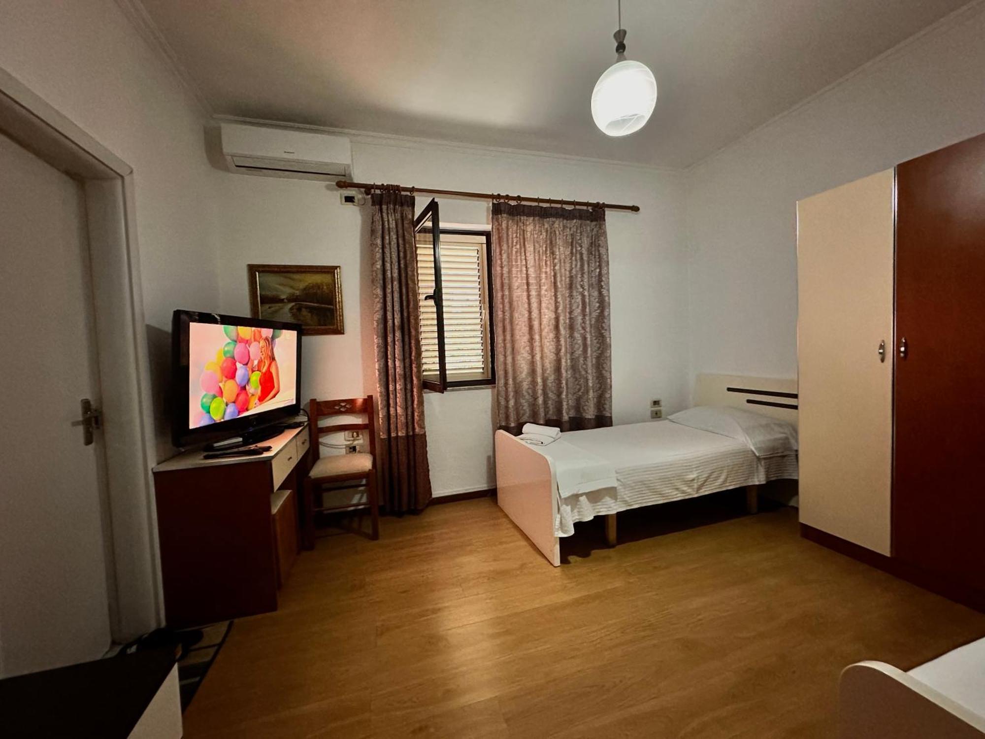 Hostel Grande House Tirana Exterior photo
